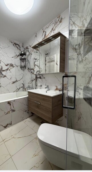 Decebal rond, inchiriere regim hotelier.